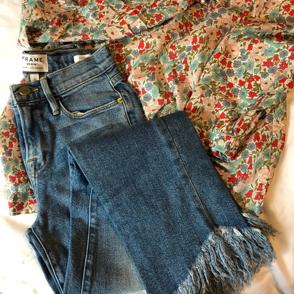 Frame Denim straight leg frays